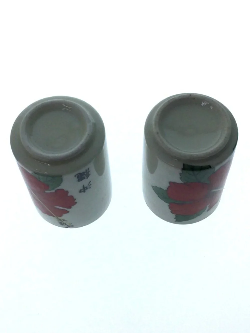 Vintage Japanese Red Hibiscus Porcelain Tea or Saki Cups - Set of 2 - Picture 2 of 4
